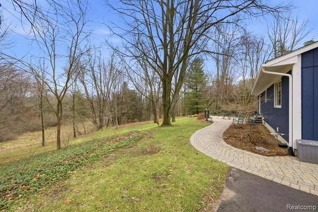 9115 Pine Hill Trail, Fenton, MI 48430