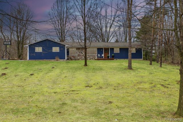 9115 Pine Hill Trail, Fenton, MI 48430