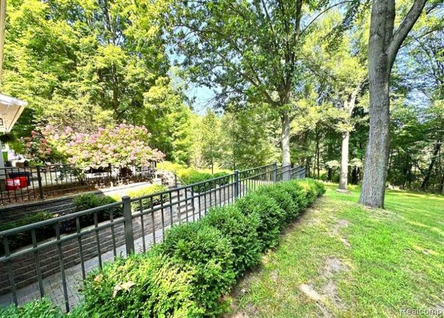 9115 Pine Hill Trail, Fenton, MI 48430