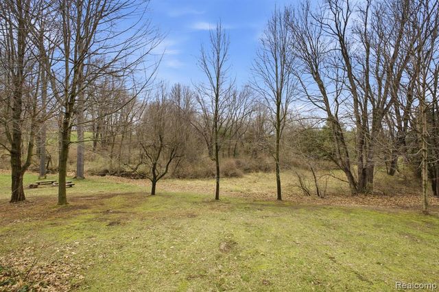 9115 Pine Hill Trail, Fenton, MI 48430