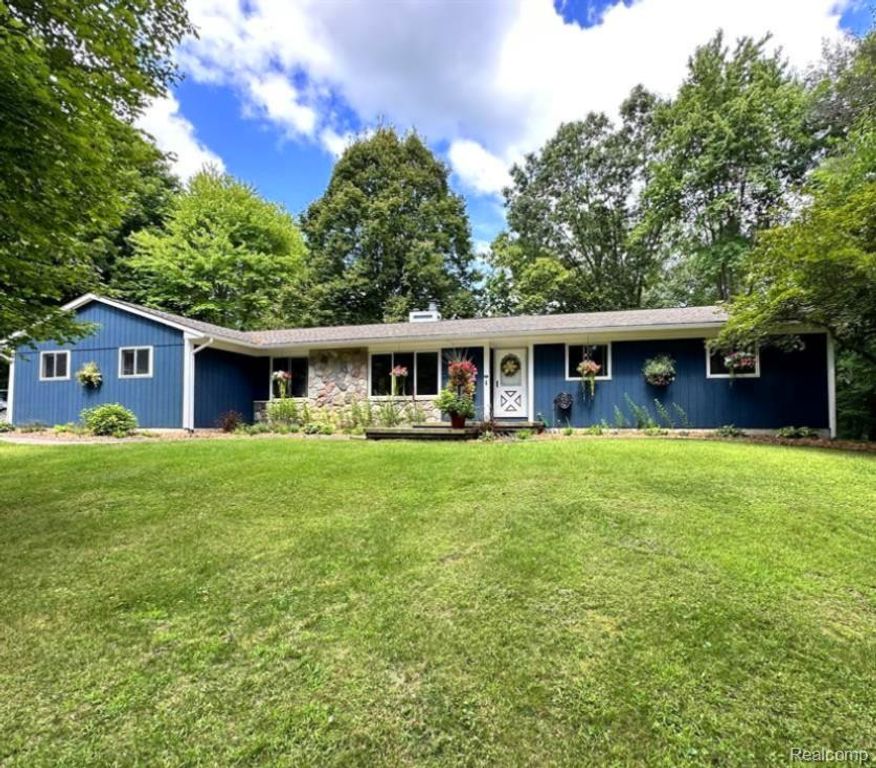 9115 Pine Hill Trail, Fenton, MI 48430