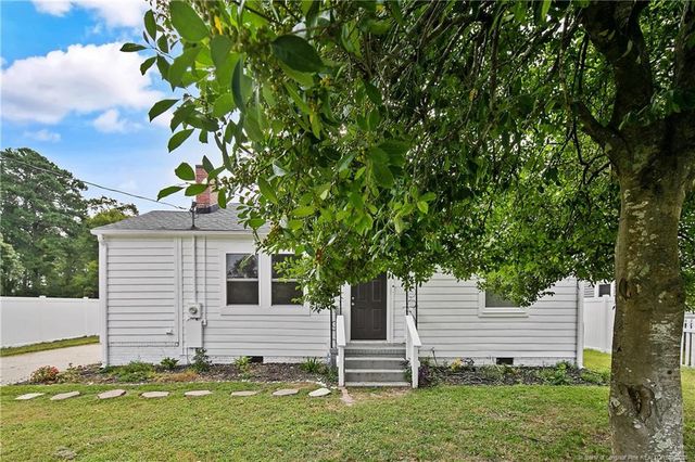 128 W Circle Court, Fayetteville, NC 28301