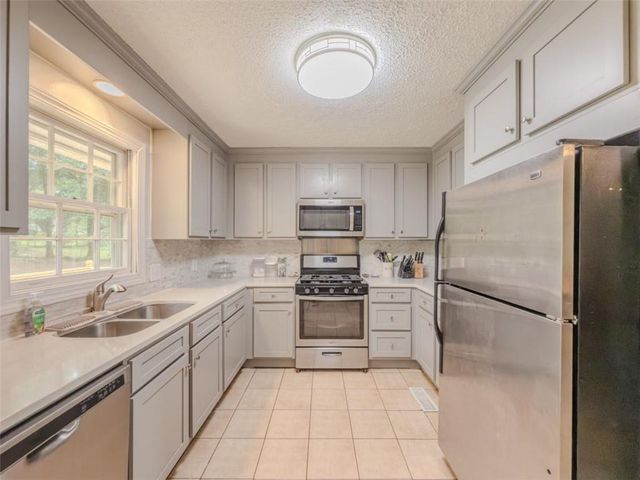 880 Virginia Court SE, Conyers, GA 30094