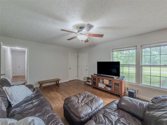 880 Virginia Court SE, Conyers, GA 30094