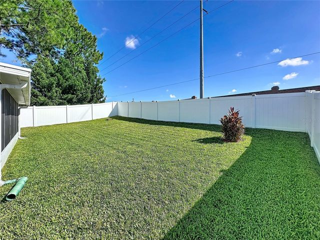 100 HALSTEAD DR, Davenport, FL 33897