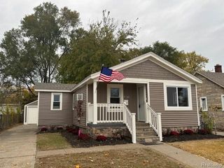 420 W Browning Avenue, Hazel Park, MI 48030