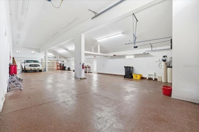 305 MOTORCOACH DRIVE S, Polk City, FL 33868