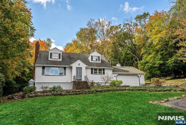 13 Holiday Lane, West Milford, NJ 07480