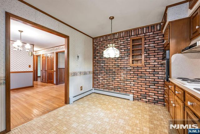 13 Holiday Lane, West Milford, NJ 07480