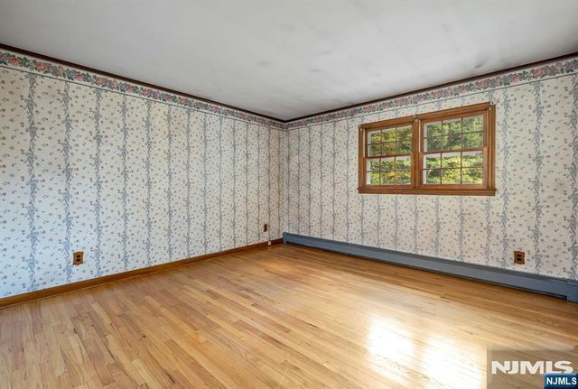 13 Holiday Lane, West Milford, NJ 07480