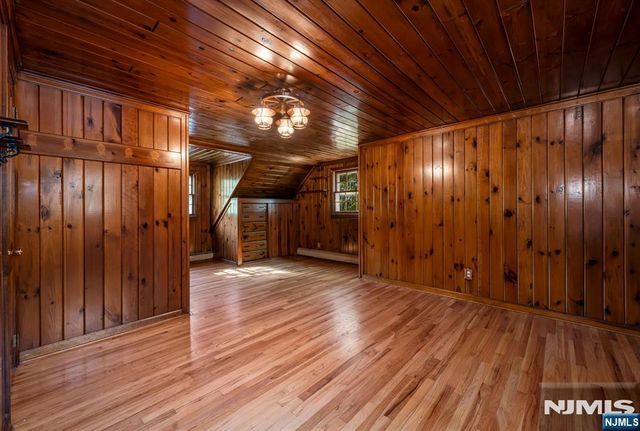 13 Holiday Lane, West Milford, NJ 07480