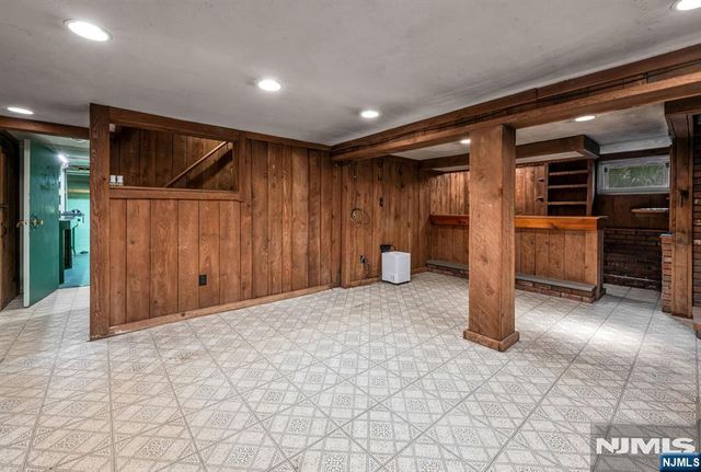 13 Holiday Lane, West Milford, NJ 07480
