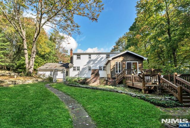 13 Holiday Lane, West Milford, NJ 07480