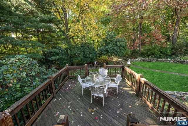 13 Holiday Lane, West Milford, NJ 07480