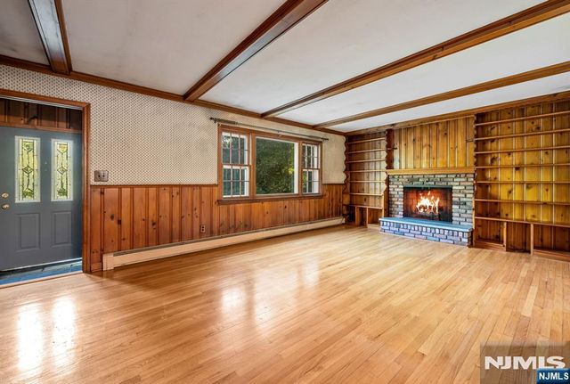 13 Holiday Lane, West Milford, NJ 07480