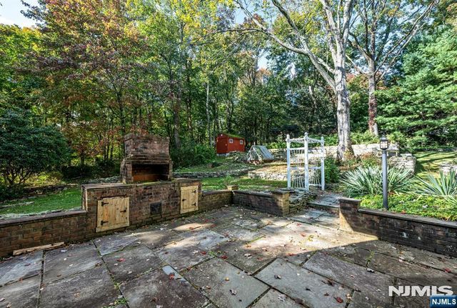 13 Holiday Lane, West Milford, NJ 07480