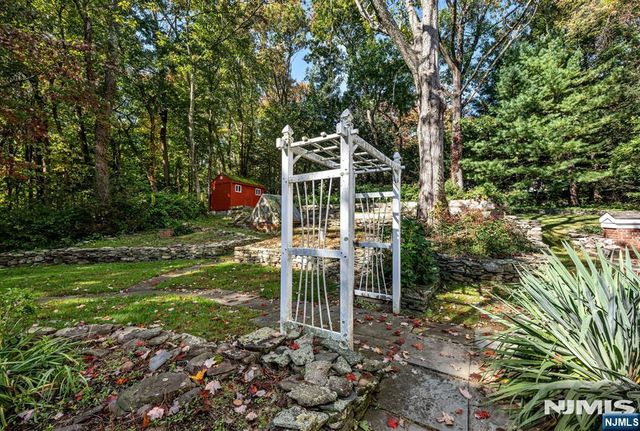 13 Holiday Lane, West Milford, NJ 07480