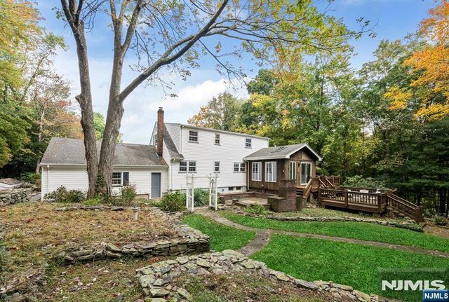 13 Holiday Lane, West Milford, NJ 07480