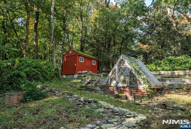 13 Holiday Lane, West Milford, NJ 07480