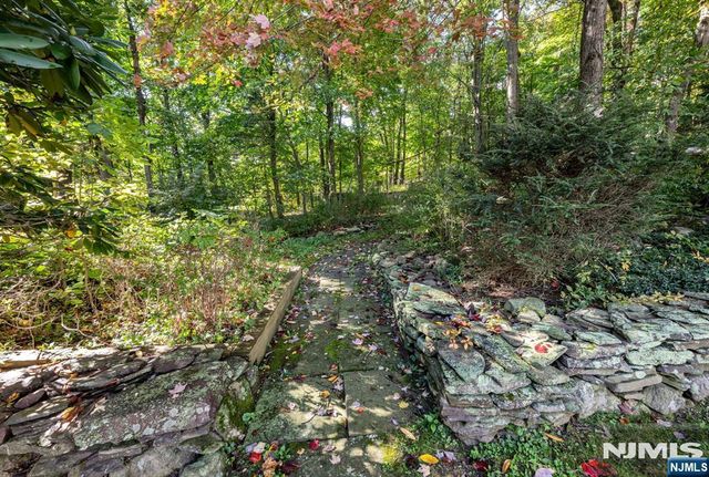13 Holiday Lane, West Milford, NJ 07480