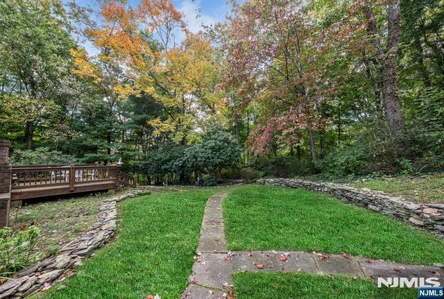 13 Holiday Lane, West Milford, NJ 07480