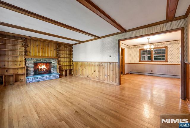 13 Holiday Lane, West Milford, NJ 07480
