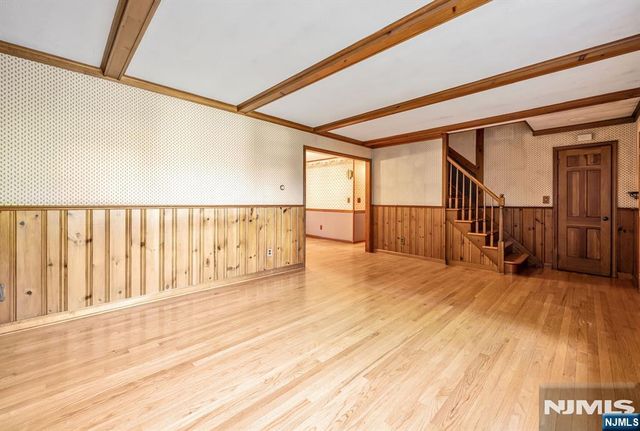 13 Holiday Lane, West Milford, NJ 07480