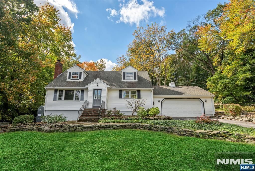 13 Holiday Lane, West Milford, NJ 07480