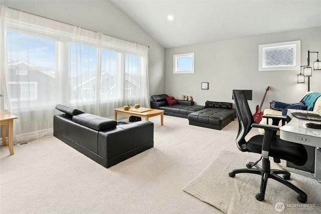 2411 30th Avenue NE, Issaquah, WA 98029