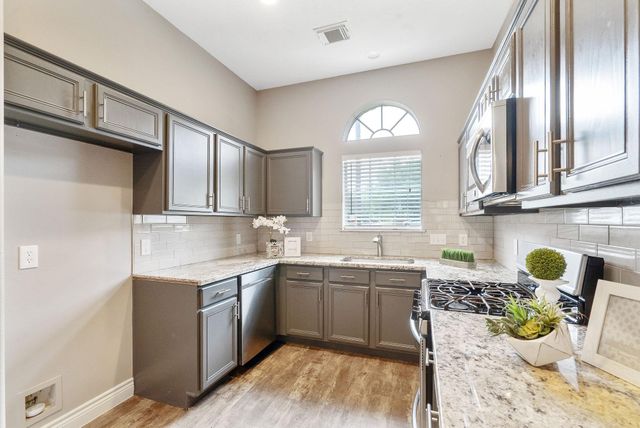 7131 Woodland Oaks, Magnolia, TX 77354