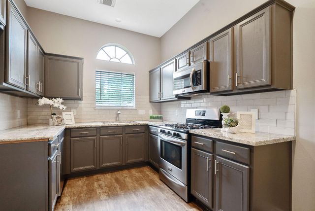 7131 Woodland Oaks, Magnolia, TX 77354