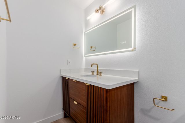 8055 E THOMAS Road M101, Scottsdale, AZ 85251