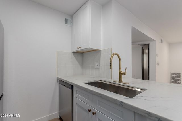 8055 E THOMAS Road M101, Scottsdale, AZ 85251