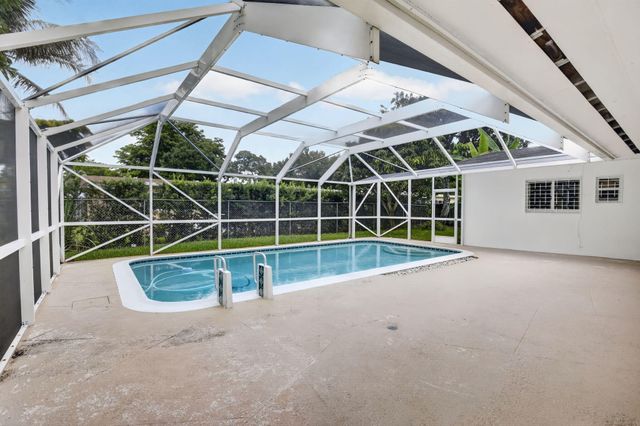 1761 NW 107th Avenue, Pembroke Pines, FL 33026