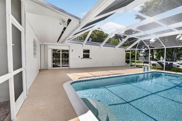 1761 NW 107th Avenue, Pembroke Pines, FL 33026
