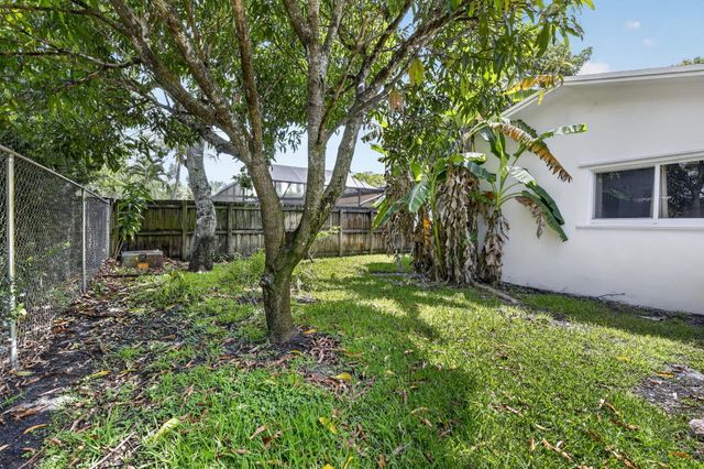 1761 NW 107th Avenue, Pembroke Pines, FL 33026