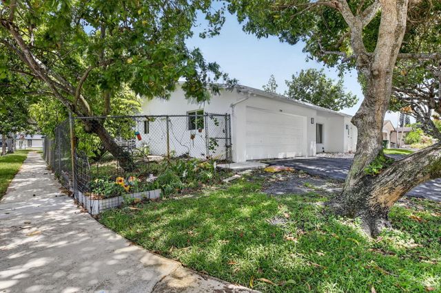 1761 NW 107th Avenue, Pembroke Pines, FL 33026