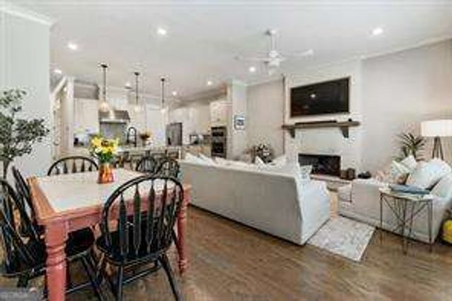 1909 Red Eagle Walk, Atlanta, GA 30318