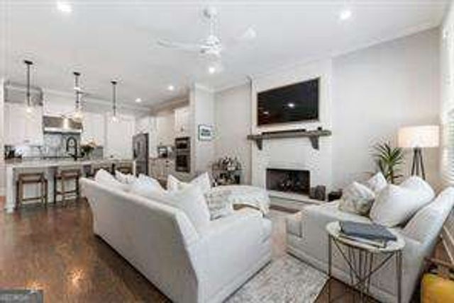 1909 Red Eagle Walk, Atlanta, GA 30318