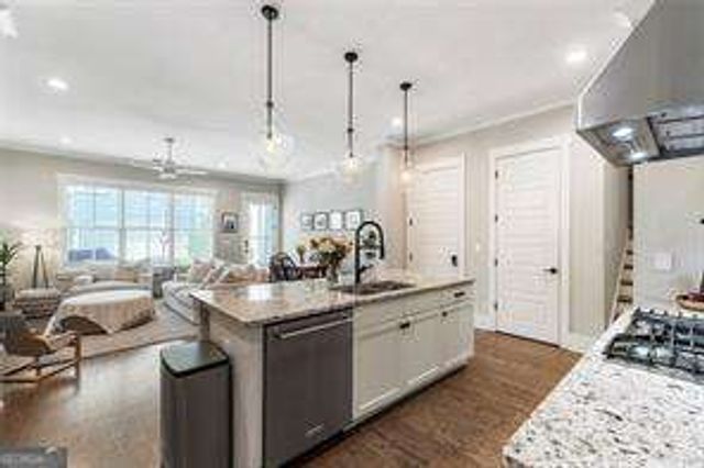 1909 Red Eagle Walk, Atlanta, GA 30318