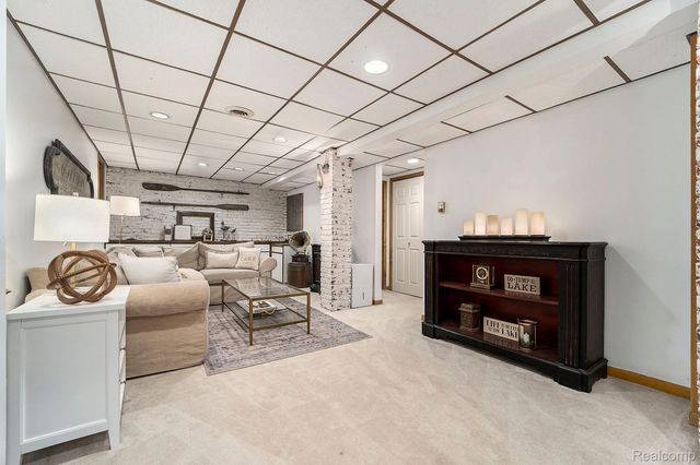 6606 Leytonstone Boulevard, West Bloomfield Charter Township, MI 48322