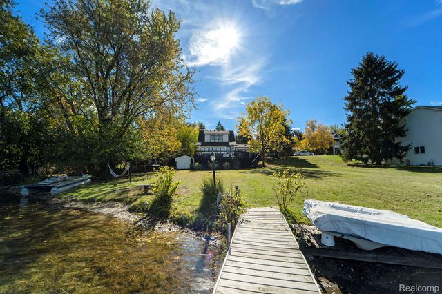 6606 Leytonstone Boulevard, West Bloomfield Charter Township, MI 48322