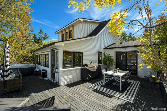 6606 Leytonstone Boulevard, West Bloomfield Charter Township, MI 48322