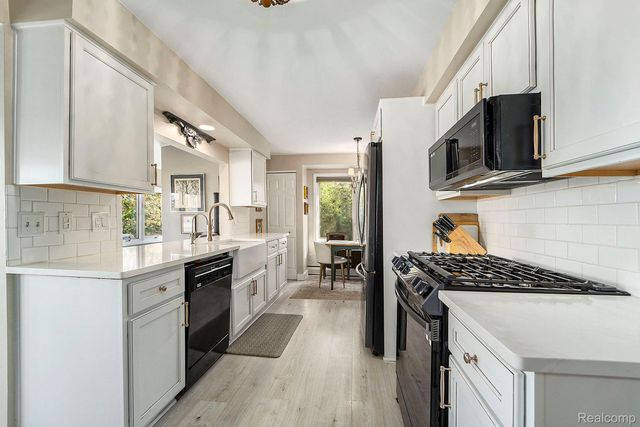 6606 Leytonstone Boulevard, West Bloomfield Charter Township, MI 48322