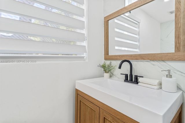 2548 Tortugas Ln, Fort Lauderdale, FL 33312