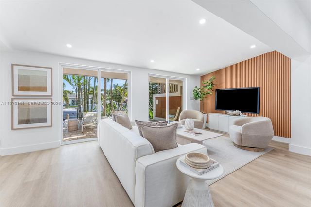 2548 Tortugas Ln, Fort Lauderdale, FL 33312