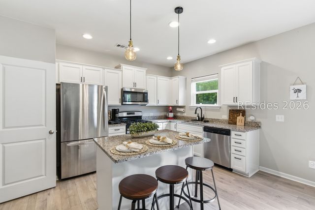 8 Coosawhatchie Way, Beaufort, SC 29906