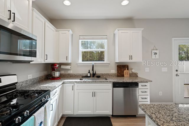 8 Coosawhatchie Way, Beaufort, SC 29906