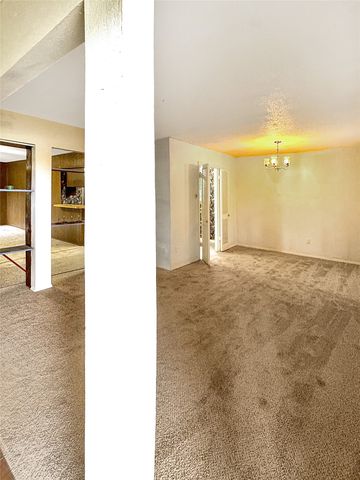 3539 Hacienda Drive, Dallas, TX 75233