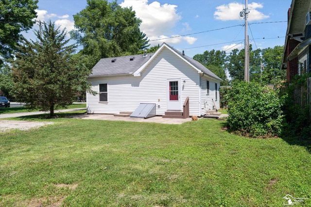 1107 W Temperance Road, Temperance, MI 48182